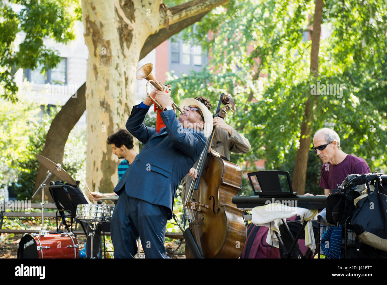 Des musiciens de rue à Washington Square Park, à Manhattan, New York, USA Banque D'Images