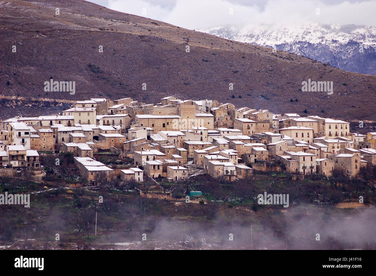 Village de Castelvecchio Calvisio en Abruzzo , Italie Banque D'Images