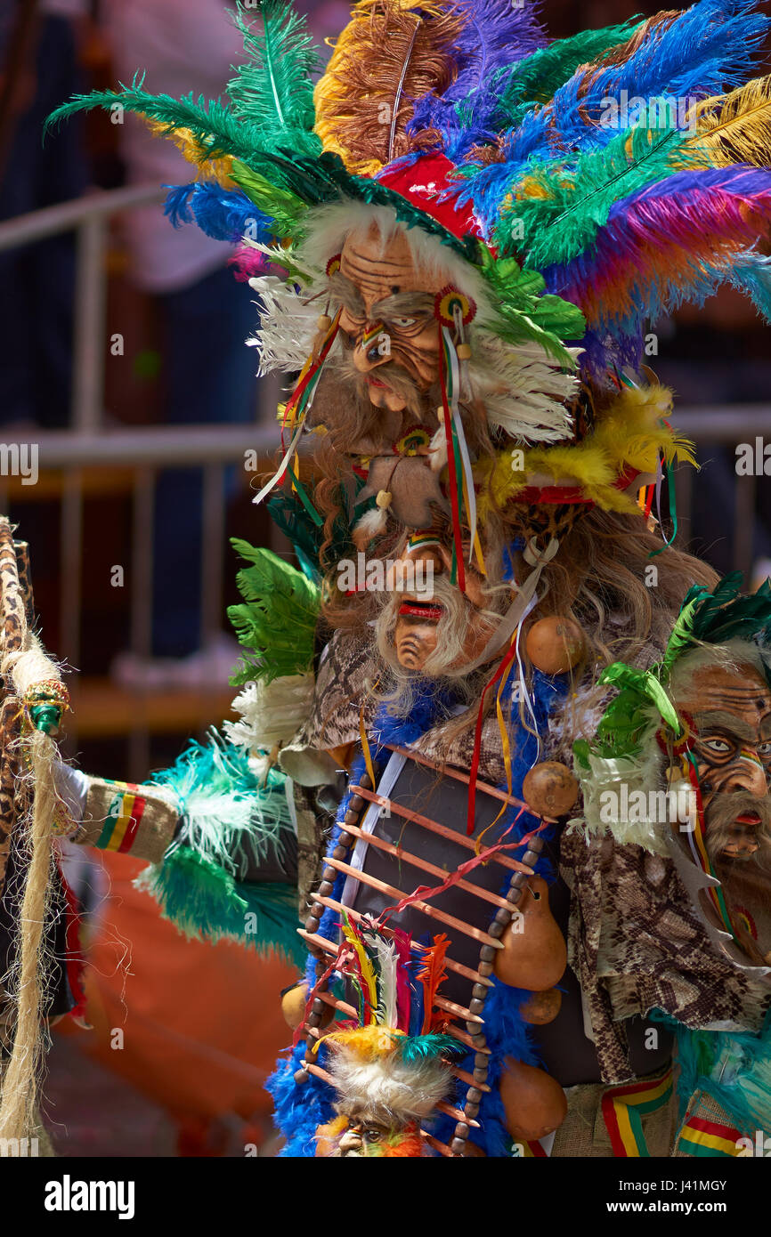 Danseuse Tobas lors de l'assemblée de la scène du carnaval d'Oruro. L'événement est désignée par l'UNESCO comme patrimoine culturel immatériel de l'humanité. Banque D'Images
