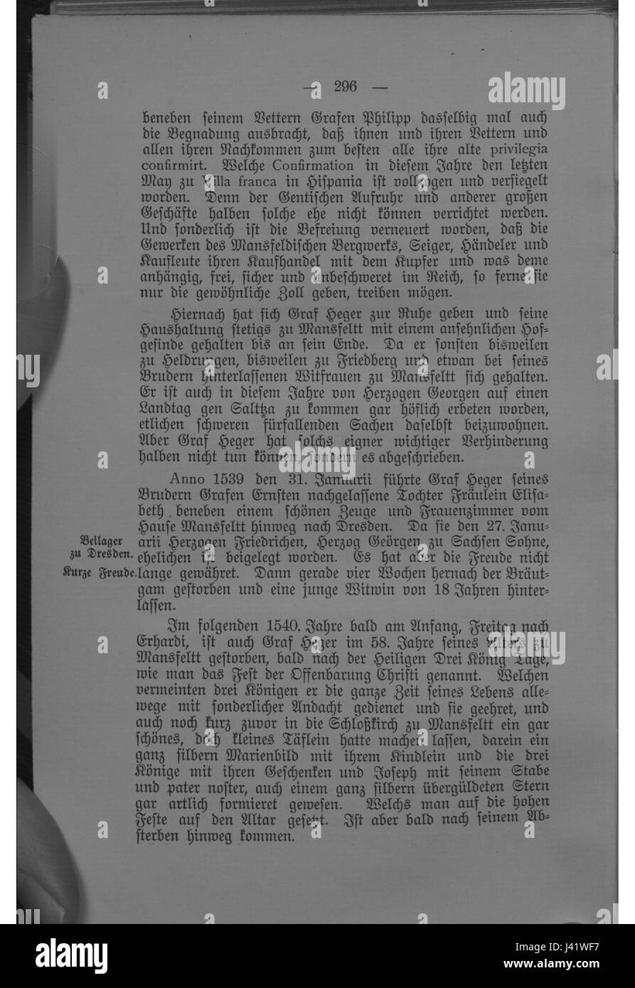 Mansfeldische Chronica Dritter Teil 2 est un document historique détaillant les événements et les chiffres de la région de Mansfeld. Il fournit un aperçu de l'histoire, de la culture et des personnalités notables de la région, apportant des informations précieuses aux études historiques. Banque D'Images