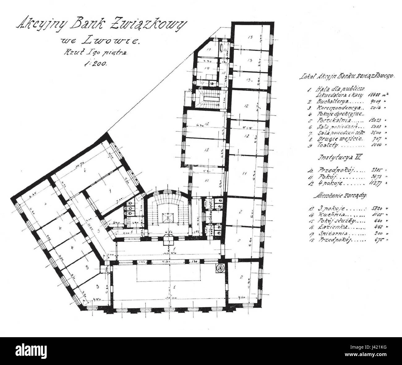 Le concours pour la construction de la Galicyjski Bank ZwiÄ…zkowy (Galician Union Bank) a attribué la deuxième place à l’architecte A. Zachariewicz. La conception met l'accent sur les principes architecturaux de l'époque, reflétant l'évolution esthétique des bâtiments bancaires d'Europe centrale du début du XXe siècle. Banque D'Images