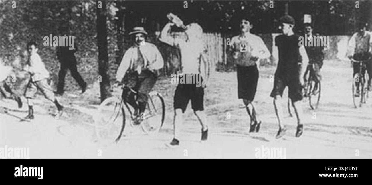 Le champion de marathon 1900 fait référence à l'athlète qui a remporté l'épreuve du marathon aux Jeux olympiques d'été de 1900, qui ont eu lieu à Paris, France, marquant l'inclusion du marathon dans les Jeux olympiques pour la première fois. Banque D'Images