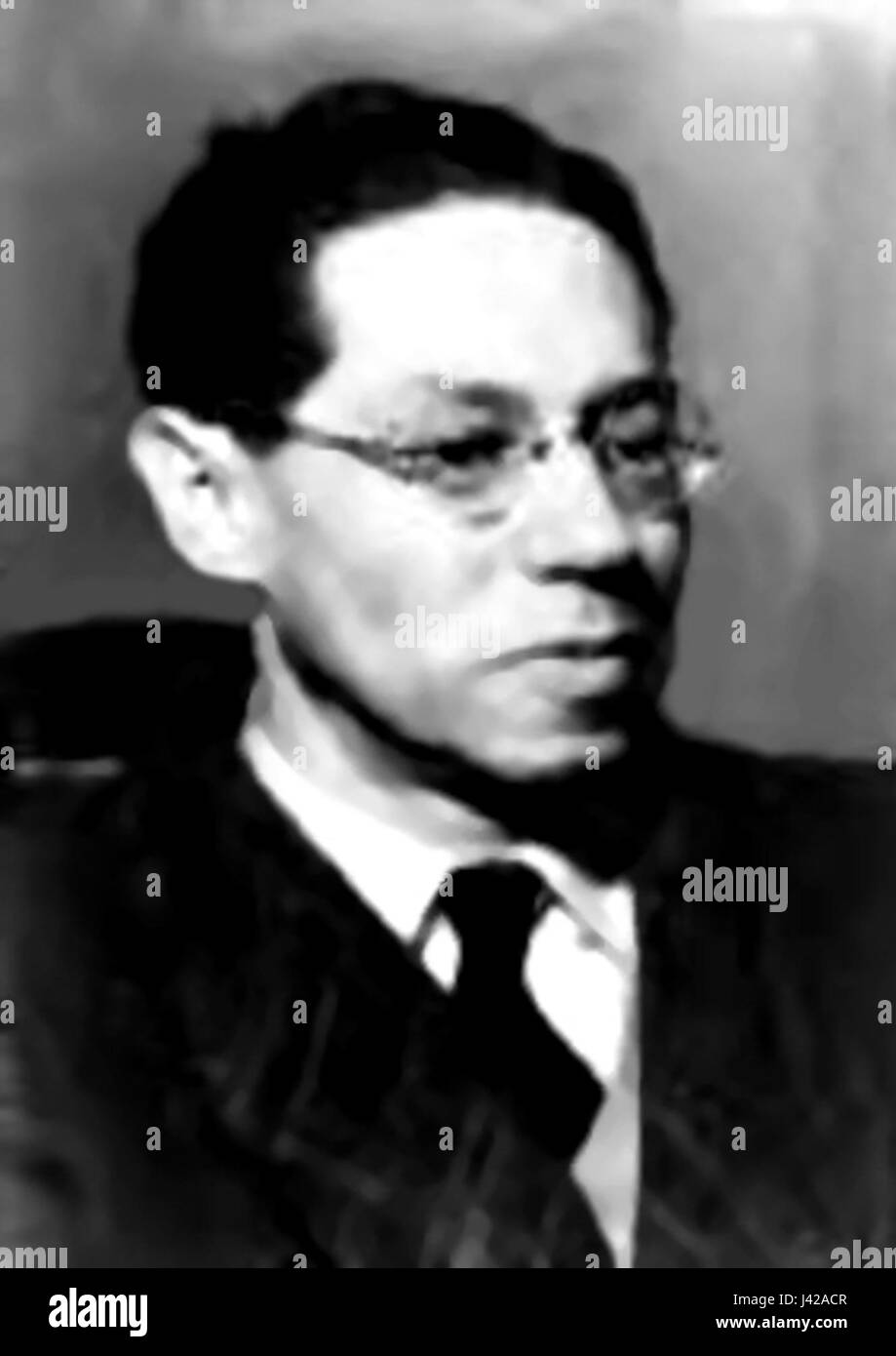 Lion Feuchtwanger était un écrivain allemand connu pour ses travaux sur des thèmes politiques, historiques et sociaux. Ses œuvres les plus remarquables reflètent son engagement pour la justice sociale, son sentiment anti-nazi et ses réflexions sur l'Europe du XXe siècle. Banque D'Images