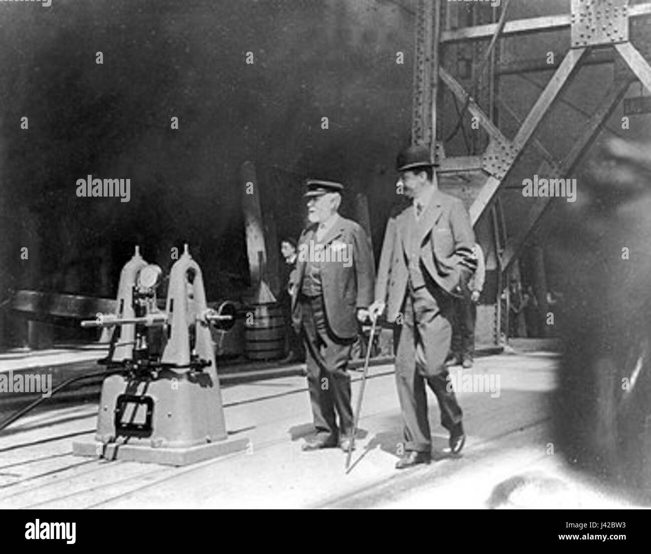 Lord Pirrie et Bruce Ismay inspection Titanic Banque D'Images