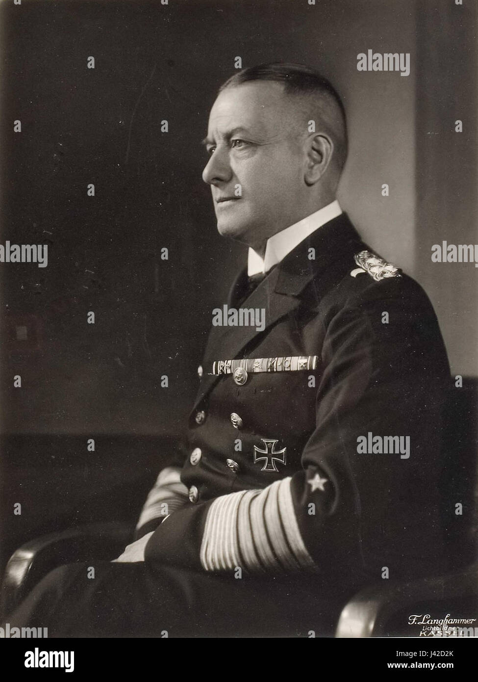 Une photographie de 1936 d'Erich Raeder, un officier de marine allemand de premier plan pendant la seconde Guerre mondiale, capturant son personnage militaire pendant une période clé de sa carrière. Banque D'Images