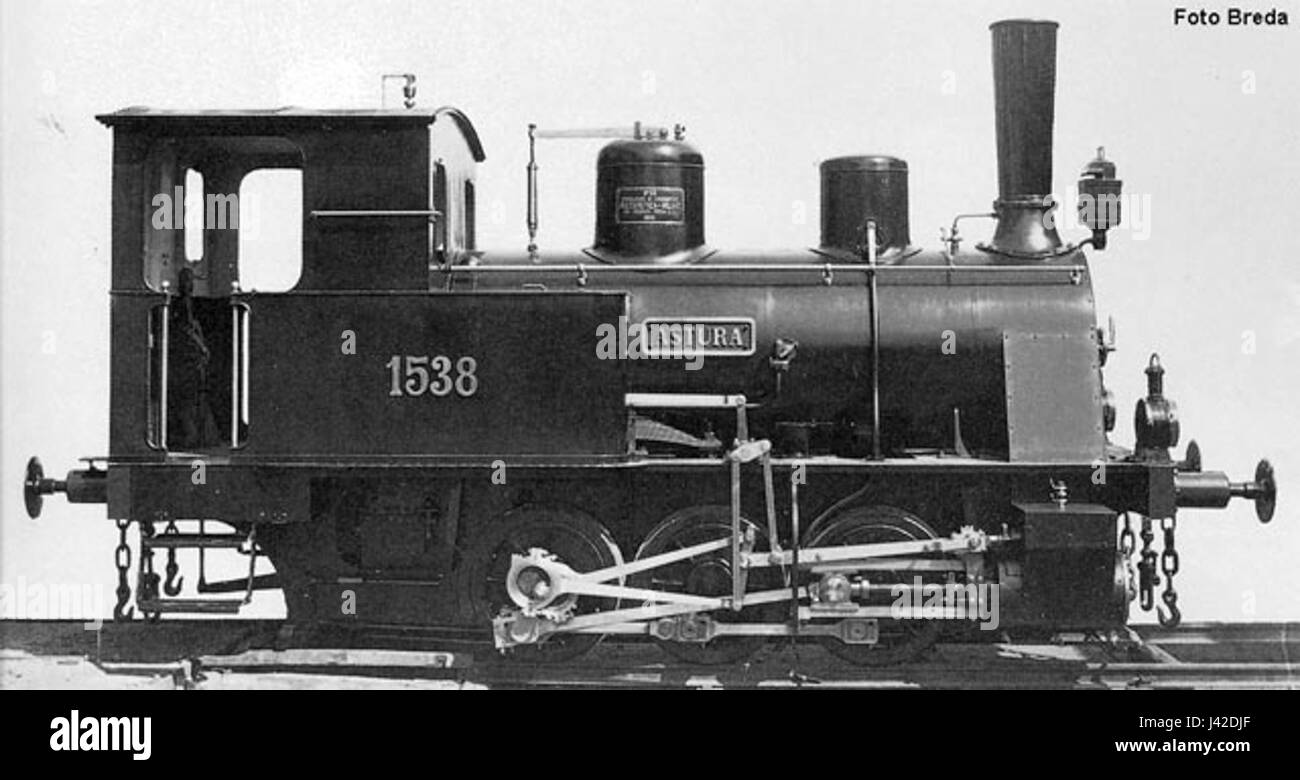 La locomotive FAAN 1538 est un moteur de train historique, probablement associé à un système ferroviaire spécifique. Elle représente la technologie locomotrice du début du XXe siècle utilisée dans les réseaux industriels et de transport. Banque D'Images