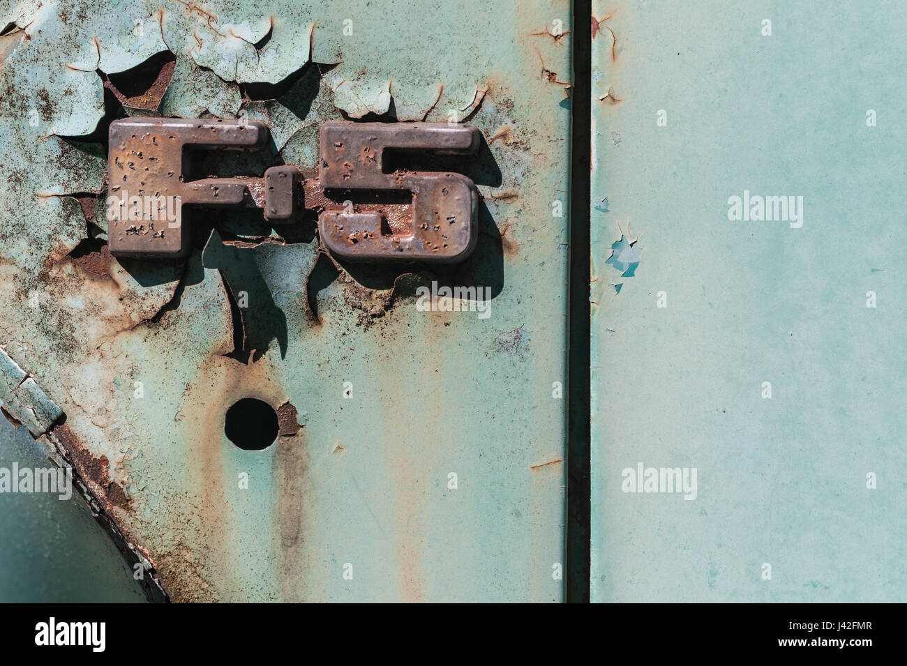 HOT SPRINGS, Virginie- 8 mai 2017 : vieux pick up truck abandonné le long de la route. Banque D'Images