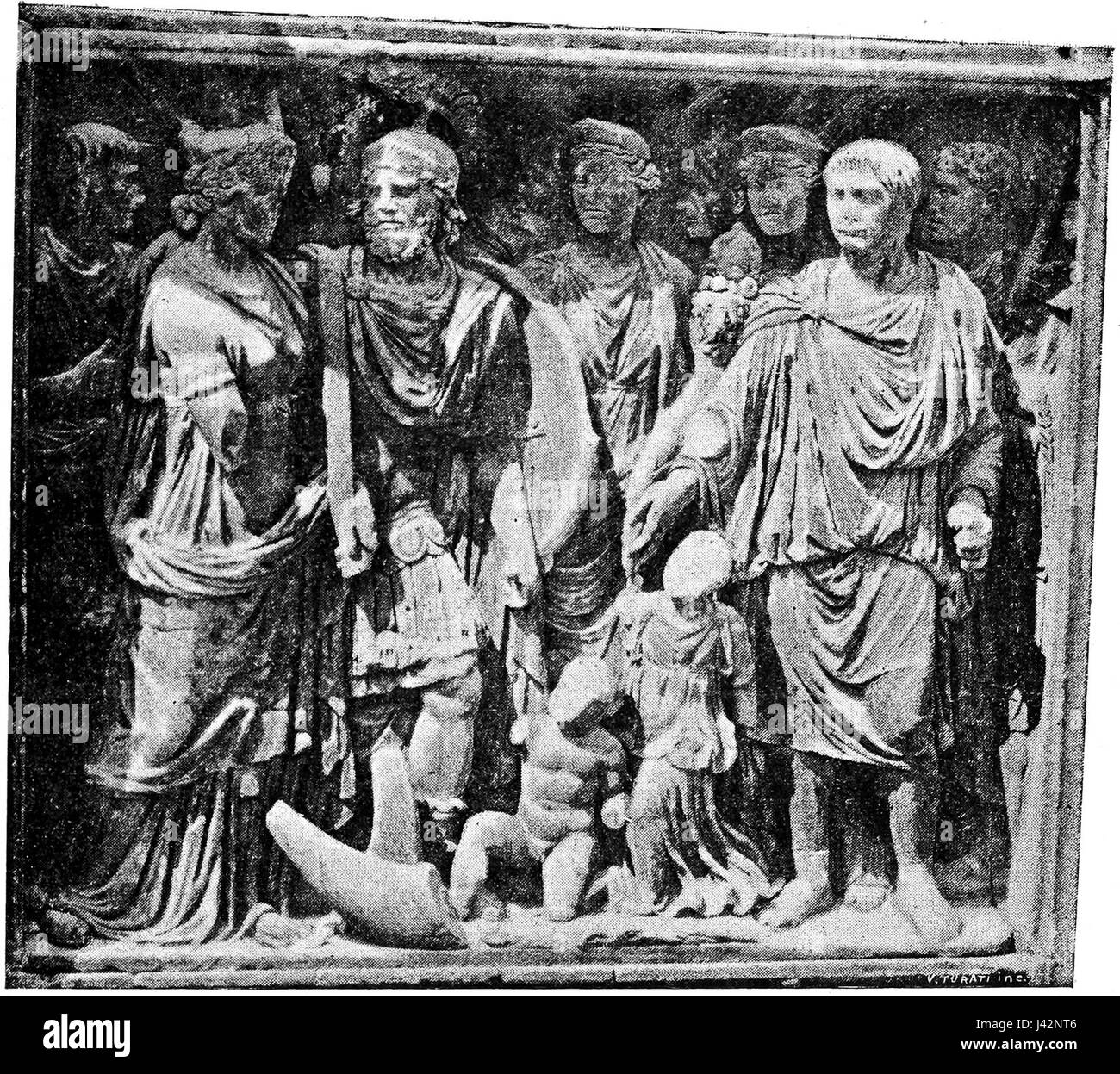 Photographie du monument Meomartini à Bénévent, Italie, datant de 165 après JC, présentant l'architecture et les inscriptions de l'époque romaine. Banque D'Images Photographie du monument Meomartini à Bénévent, Italie, datant de 165 après JC, présentant l'architecture et les inscriptions de l'époque romaine. Banque D'Images