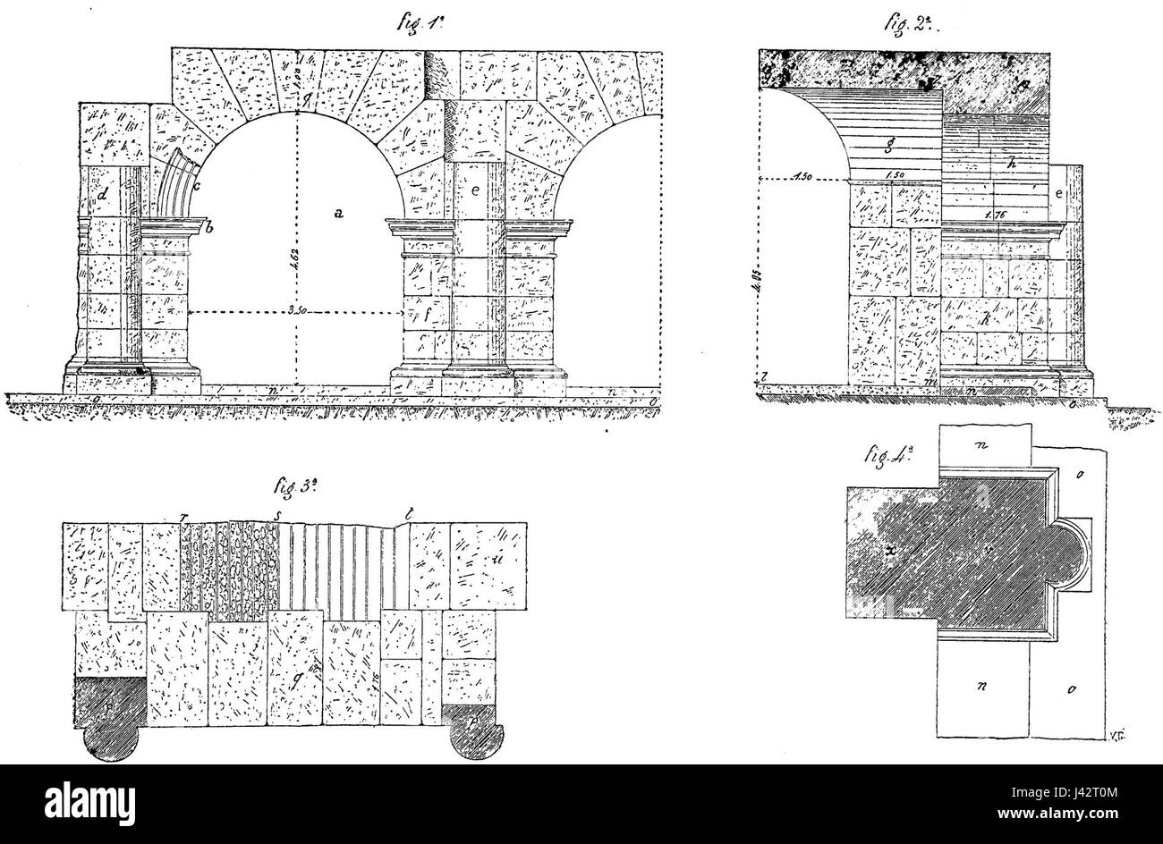 Photographie architecturale représentant le monument Meomartini à Bénévent, en Italie. Le monument est connu pour son importance historique et son design, reflétant le patrimoine culturel de la région. Banque D'Images