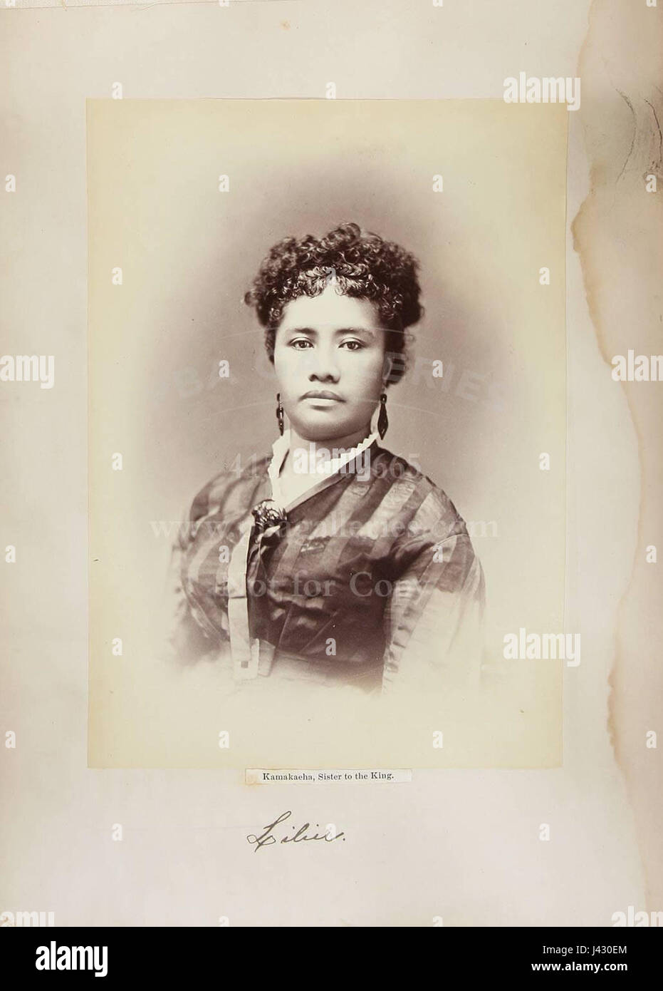 Cette photographie de Menzies Dickson capture Liliuokalani, le dernier monarque régnant d'Hawaï. L'image est un artefact historique important reflétant la monarchie hawaïenne de la fin du XIXe siècle. Banque D'Images