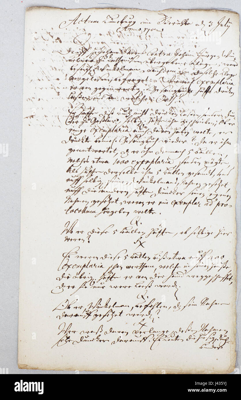 Ce titre fait référence aux archives des Archives de la ville de Lüneburg (Stadtarchiv), qui contiennent des documents historiques de la région, y compris Akte 196. La photographie peut se rapporter à un projet d'archives spécifique ou à l'histoire locale à Lüneburg, en Allemagne. Banque D'Images Ce titre fait référence aux archives des Archives de la ville de Lüneburg (Stadtarchiv), qui contiennent des documents historiques de la région, y compris Akte 196. La photographie peut se rapporter à un projet d'archives spécifique ou à l'histoire locale à Lüneburg, en Allemagne. Banque D'Images