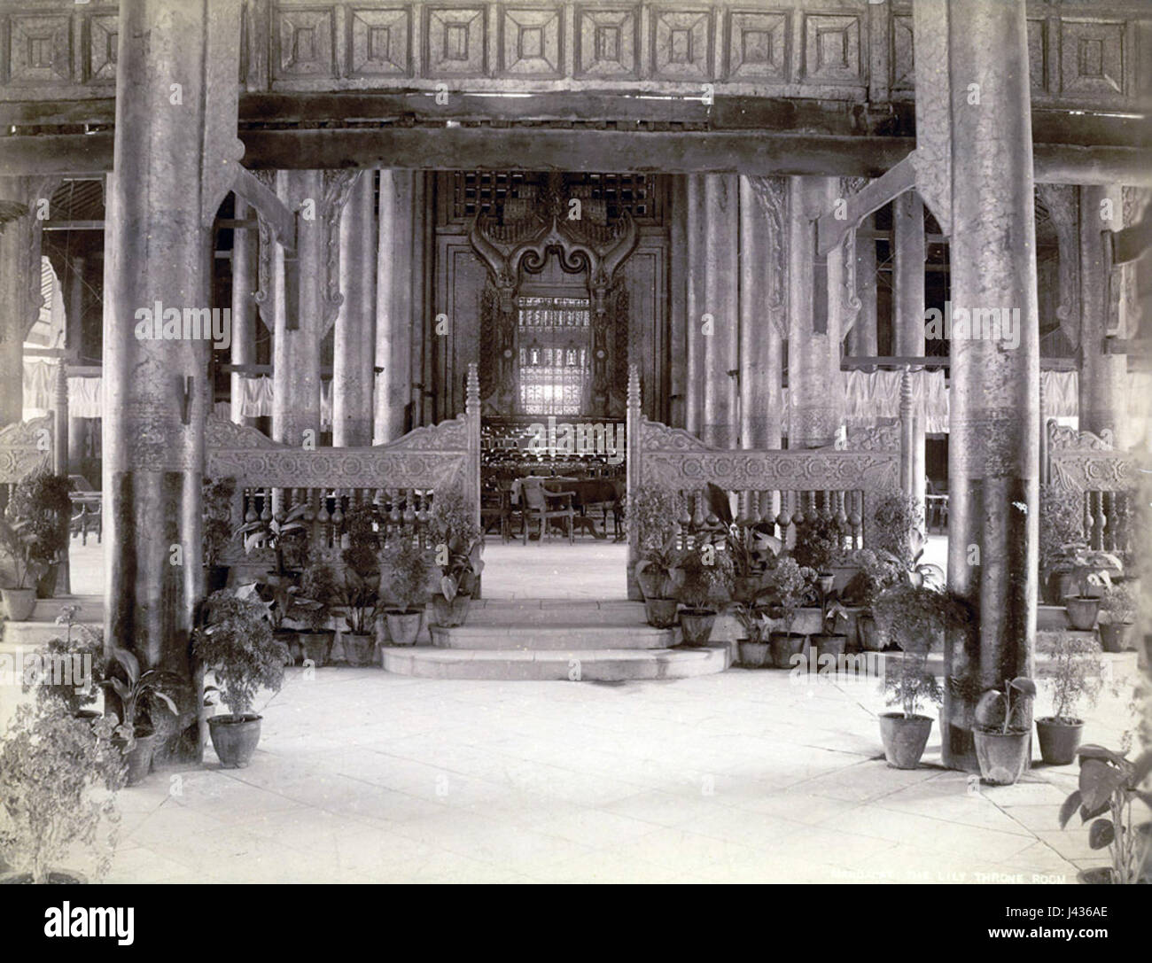 Le trône de Lily est un artefact historique situé dans Mandalay Palace, Myanmar. Il a été utilisé par les rois birmans au 19ème siècle et reste un symbole important de l'autorité royale et du patrimoine dans la région. Banque D'Images