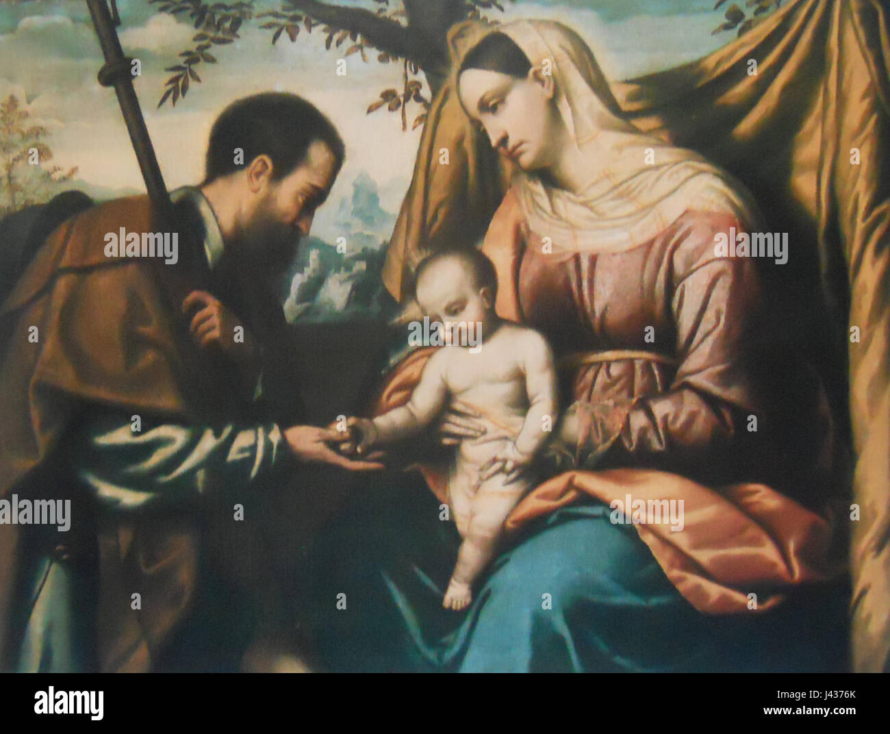 Madonna col Bambino e san Rocco est une peinture religieuse de Moretto, représentant la Vierge avec l'enfant Jésus et Saint Roch, un saint chrétien connu pour ses soins aux malades. Banque D'Images