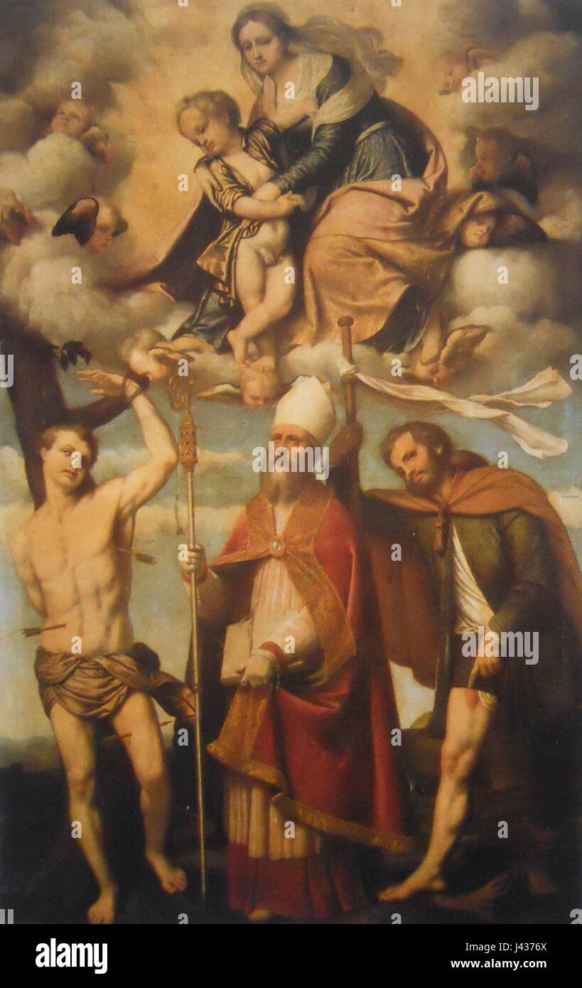 L'œuvre 'Madone à l'enfant dans la gloire avec les saints Rocco, Zenone et Sebastiano' représente la Vierge Marie tenant l'enfant Christ, entourée par les saints Rocco, Zenone et Sebastiano. Cette peinture religieuse reflète l'iconographie religieuse de la Renaissance, en mettant l'accent sur la sainteté des figures et leur signification dans le catholicisme. Banque D'Images