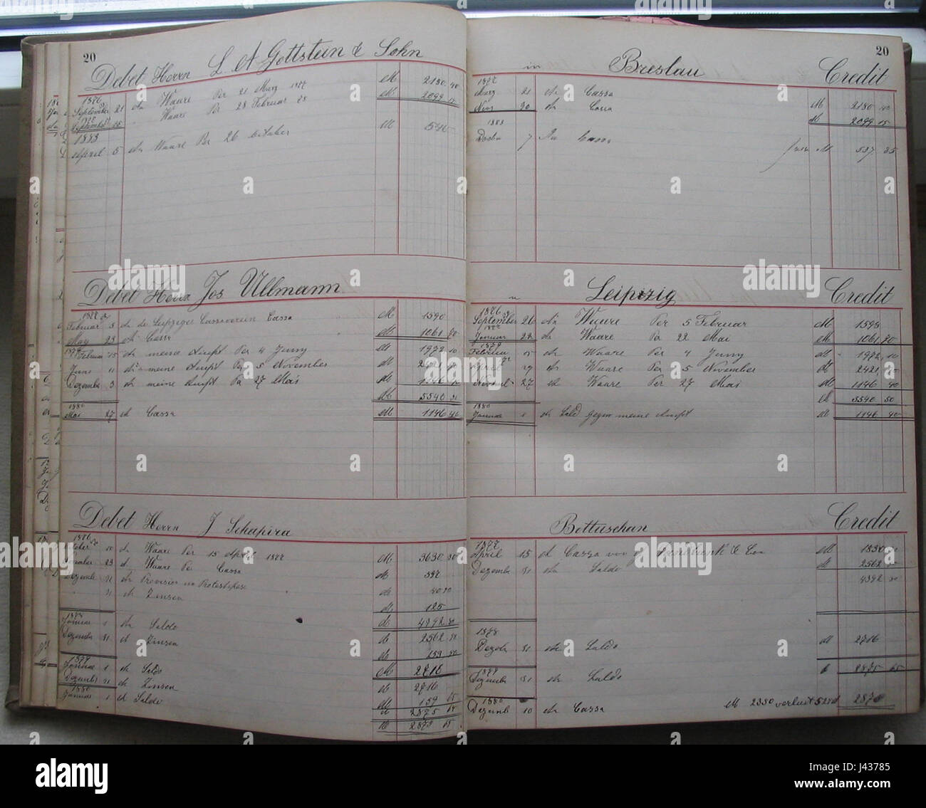 Le « registre du négociant de fourrures Dedo » est un document historique documentant les transactions et les activités commerciales du négociant de fourrures Dedo, actif entre 1876 et 1885. Il offre un aperçu du commerce des fourrures et des pratiques économiques de l'époque. Banque D'Images