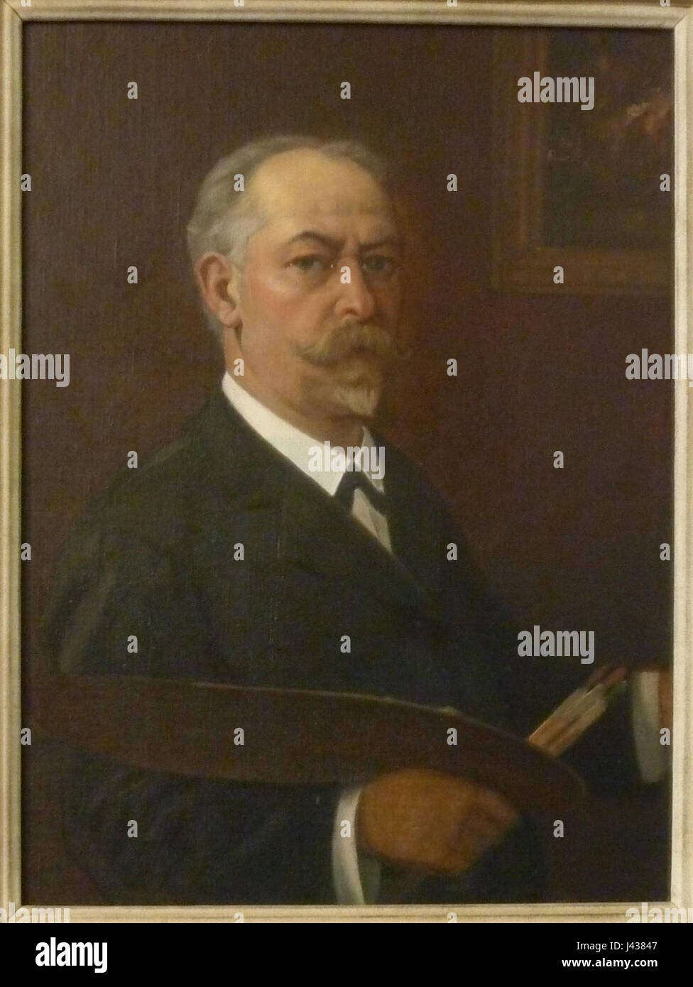 L’autoportrait de Marius Beul met en valeur son approche distinctive de la modernité Cette œuvre reflète l’interprétation personnelle de l’identité de l’artiste, combinant styles contemporains et techniques expressives. Banque D'Images