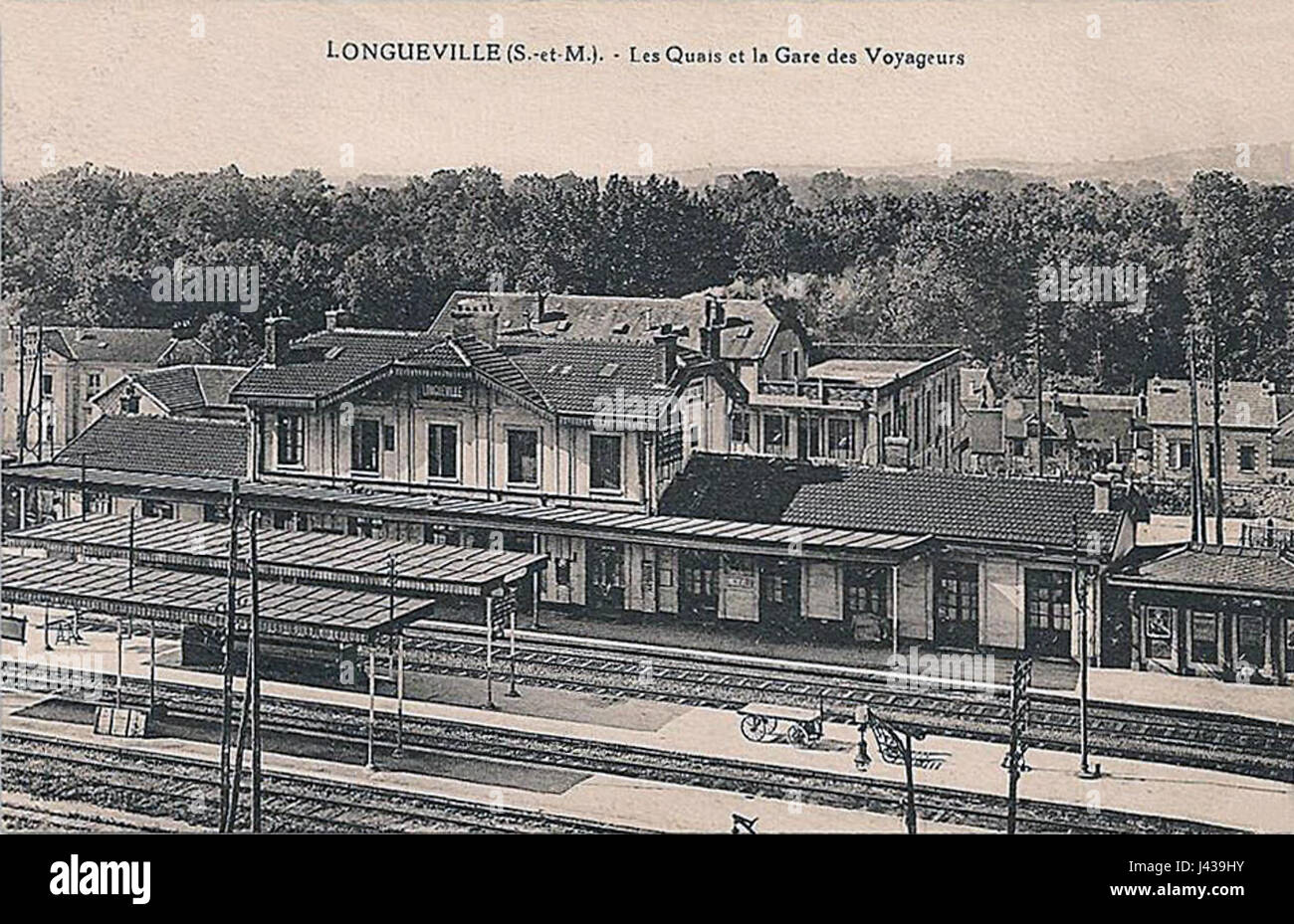 Le quai de Longueville et la gare pour voyageurs, un important centre de transport situé à Longueville, France. Banque D'Images