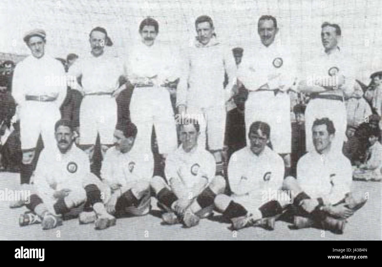 Madrid FC, créé en 1908, est l'un des premiers clubs de football en Espagne. Il est connu pour son rôle dans le développement du football espagnol et sa contribution historique au sport. Banque D'Images