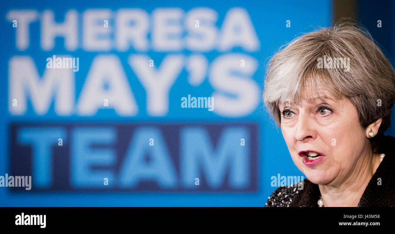 Premier ministre Theresa mai au cours d'une visite de campagne à York Barbican. Banque D'Images