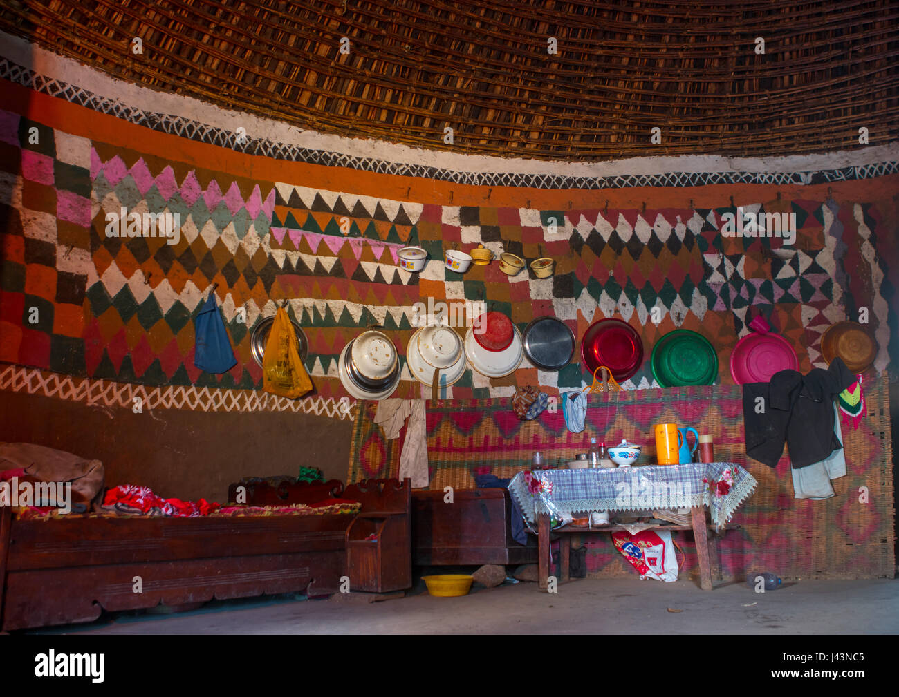 Maison traditionnelle avec des murs décorés et peints, Kembata Alaba, Kuito, Ethiopie Banque D'Images