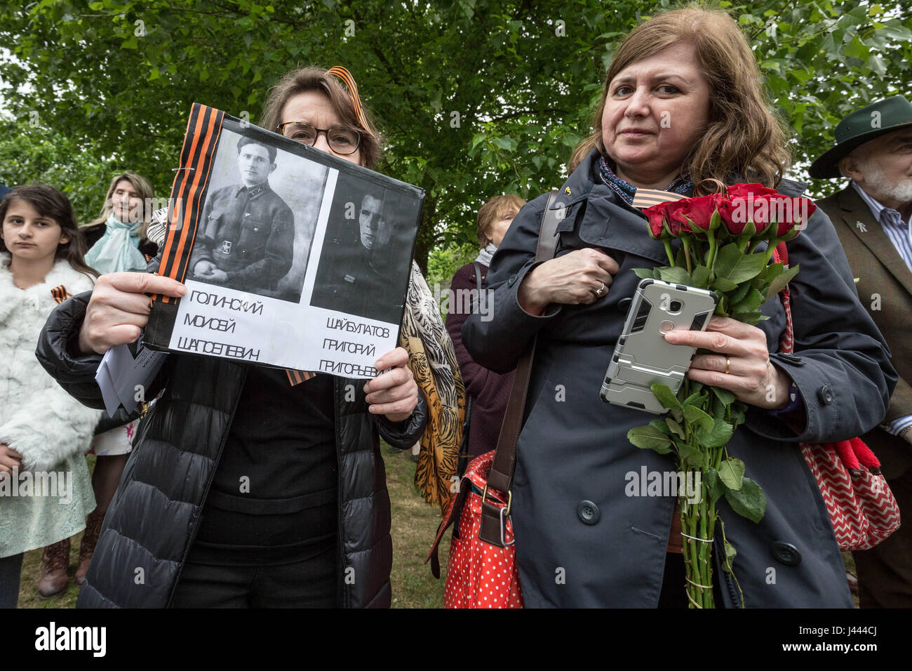 Londres, Royaume-Uni. 9 mai, 2017. Loi sur le jour de la victoire et du Souvenir au Monument commémoratif de guerre soviétique pour marquer le 72e anniversaire de la victoire des alliés de la DEUXIÈME GUERRE MONDIALE. Crédit : Guy Josse/Alamy Live News Banque D'Images