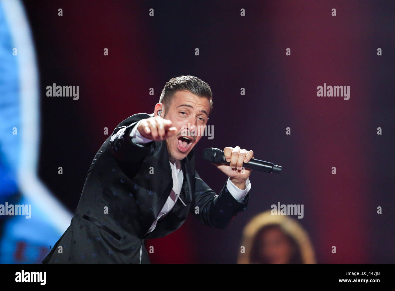 Kiev, UKRAINE - Mai 08, 2017 : Francesco Gabbani d'Italie à la première demi-finale du Concours Eurovision de la chanson au cours de répétition, à Kiev, Ukraine Banque D'Images