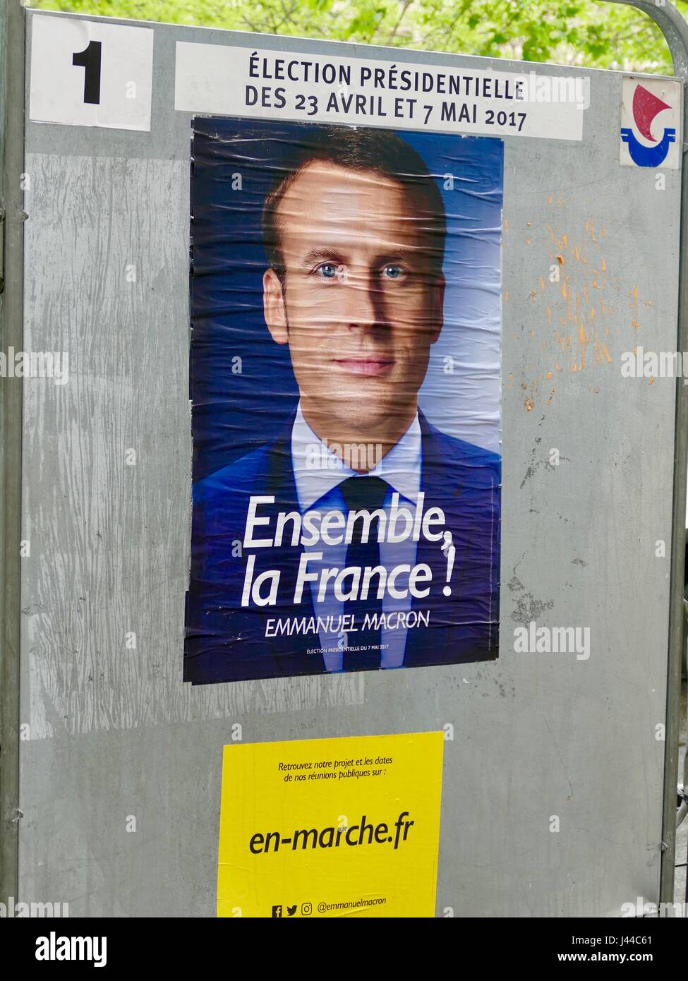 Le signe de l'élection présidentielle Macron, 2017, à l'extérieur du lieu du scrutin dans le 11ème arrondissement, le jour de l'élection présidentielle française, Paris, France. Banque D'Images