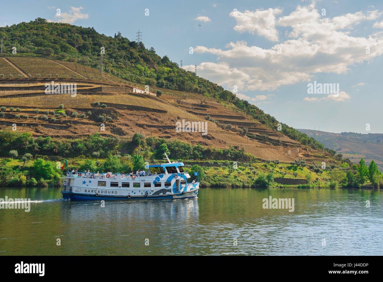 Croisière Portugal Douro, un bateau de croisière transportant day-trippers  tête en bas la rivière Douro Valley près de la ville de Porto, Portugal  Pinhao Photo Stock - Alamy