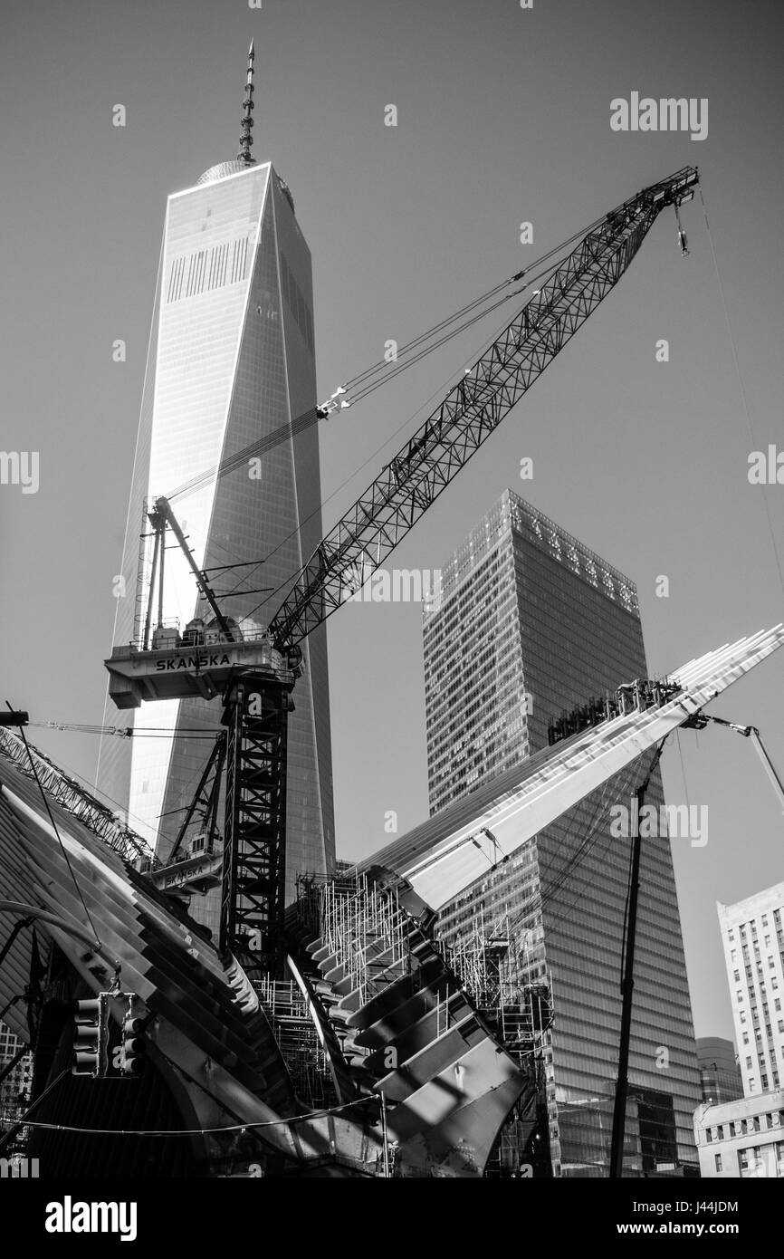 Vue de la construction du World Trade Center Westfield grue Manhattan New York noir et blanc Banque D'Images