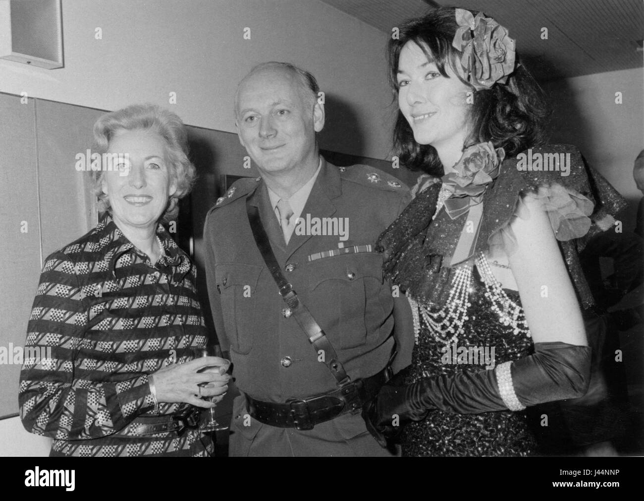 Dame Vera Lynn avec Lord et Lady Montagu, milieu des années 1970 Banque D'Images