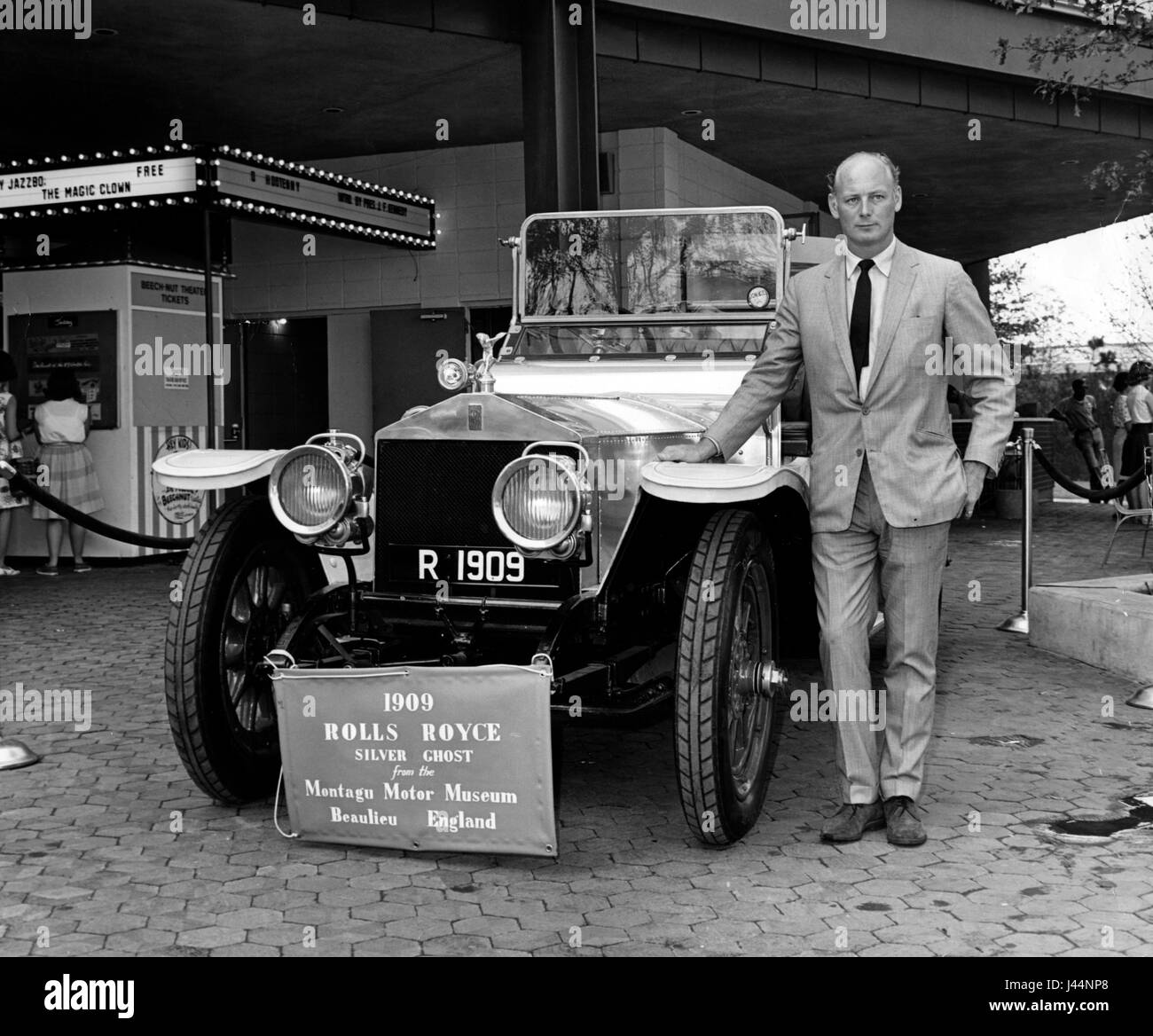 Edward, Lord Montagu avec 1909 Rolls Royce Silver Ghost at World's Fair 1964 Banque D'Images