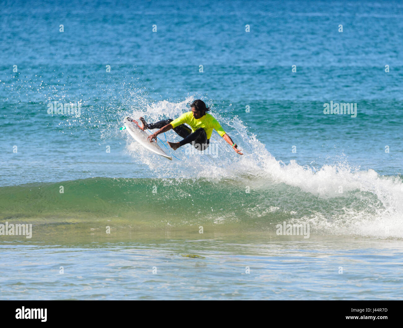 Les jeunes qui se font concurrence sur les Werri compétition de surf barre oblique, Gerringong, New South Wales, NSW, Australie Banque D'Images