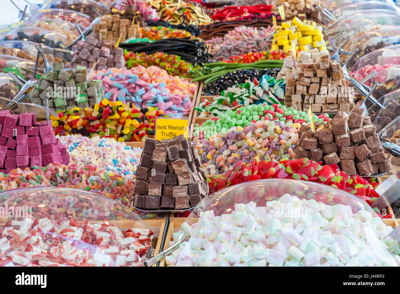 Choisir et mélanger des bonbons, Nottingham, England, UK Banque D'Images