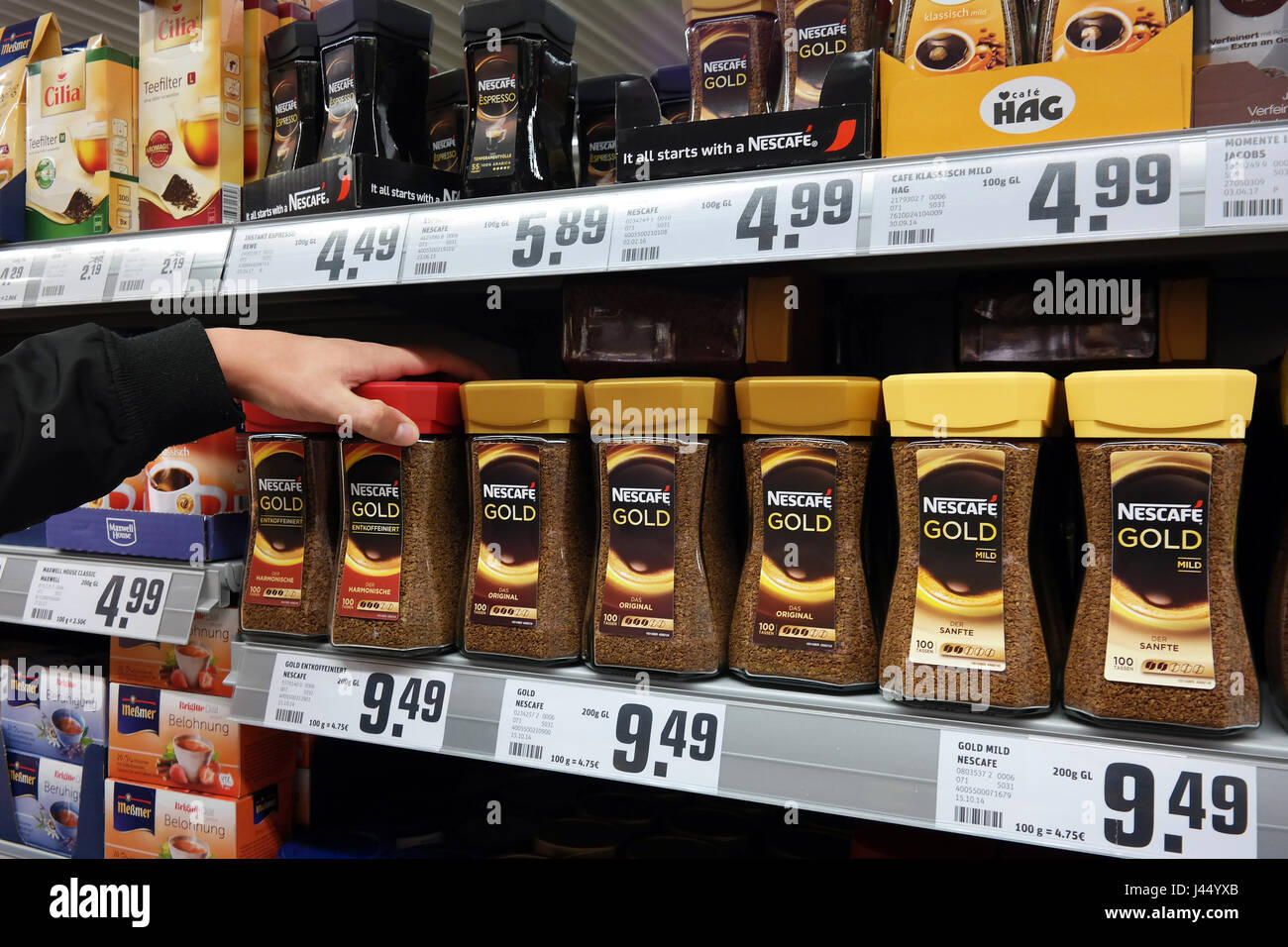 Magasin supermarché mélange de café instantané Nescafé Gold Banque D'Images