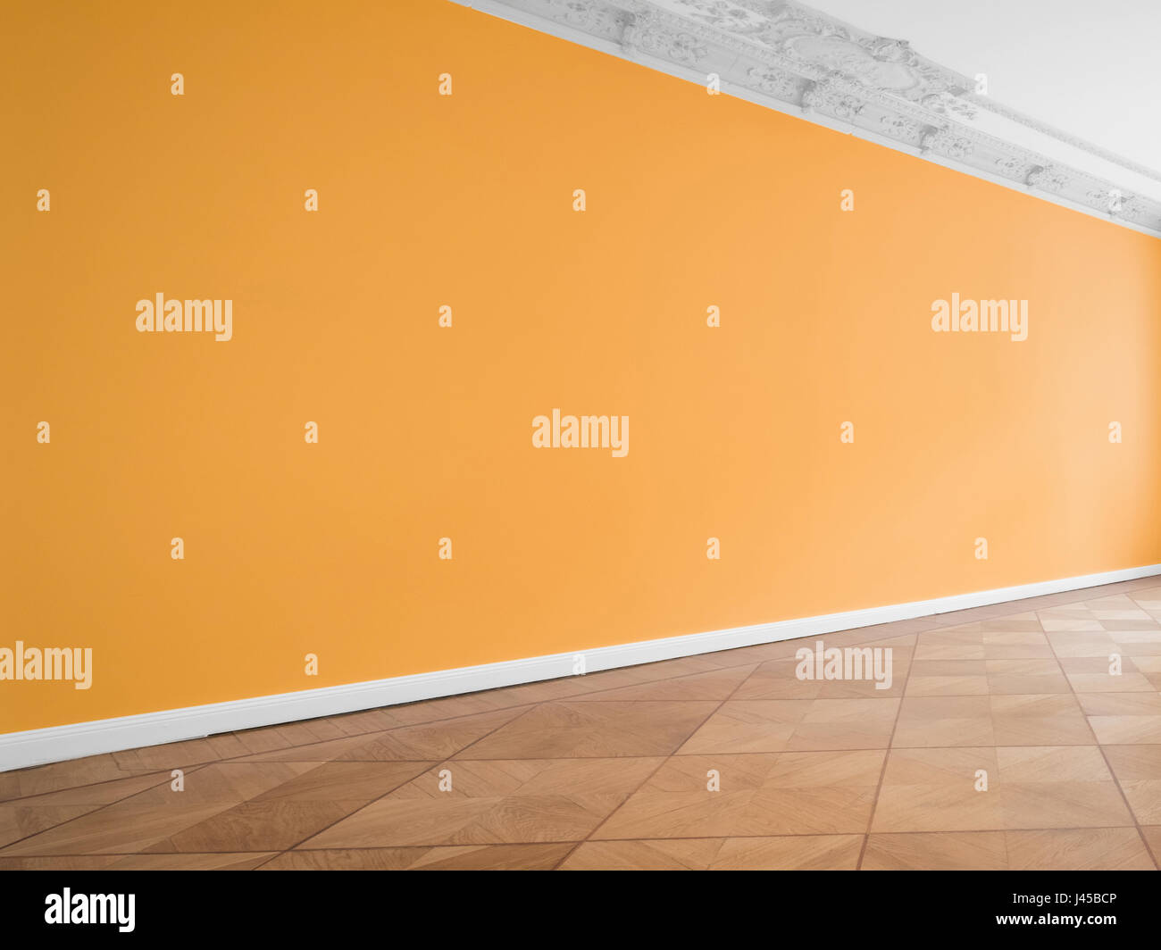 Wall background en salle vide avec plancher en bois Banque D'Images
