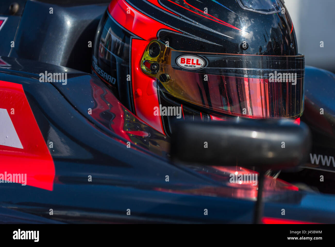 Pilote de course de Formule 4 Karl Massaad en compétition au circuit de Thruxton, Hampshire, le dimanche 7 mai 2017. Banque D'Images