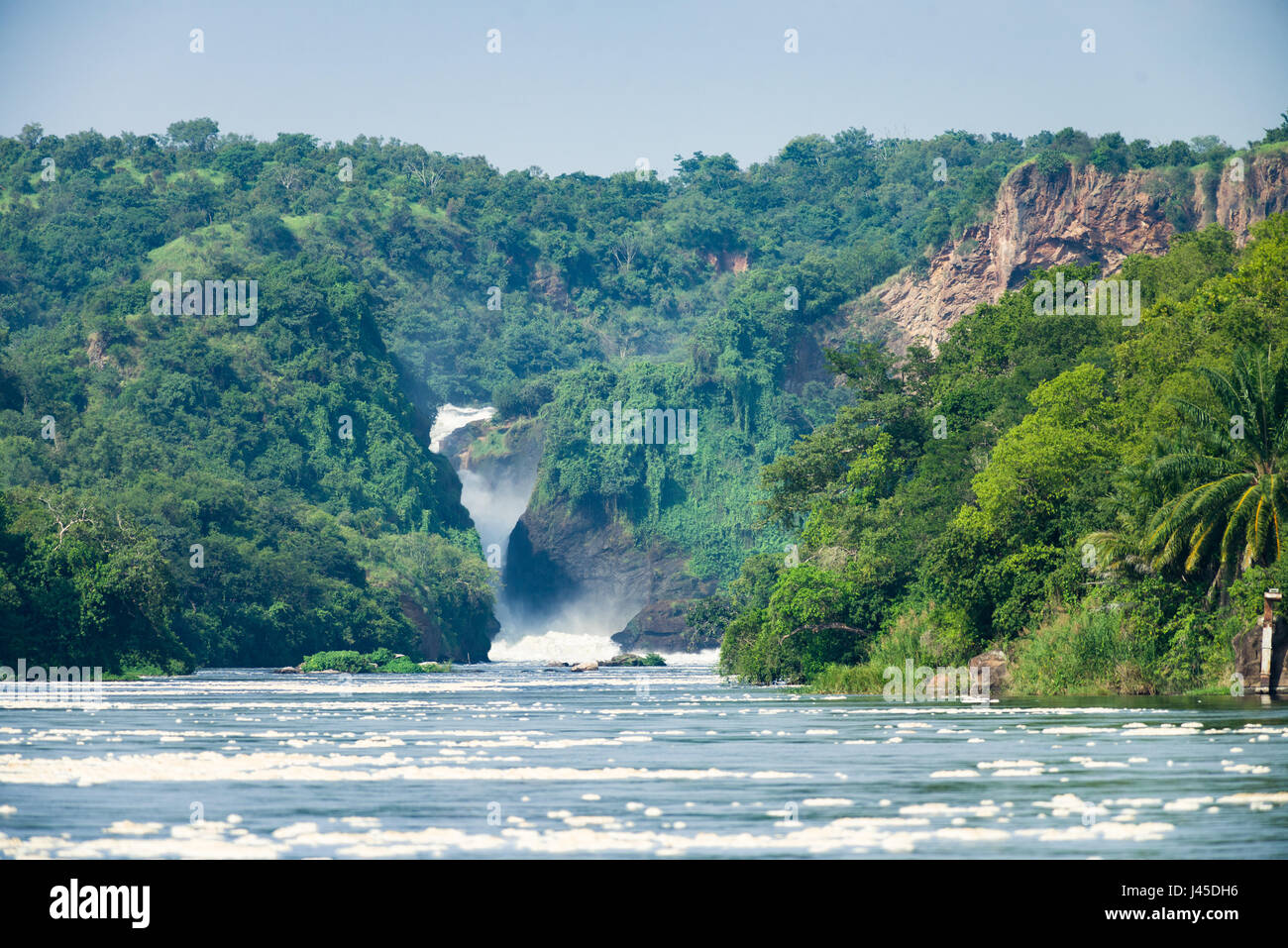 Et Murchison Falls le Nil Victoria circulant sur elle, de l'Ouganda Banque D'Images