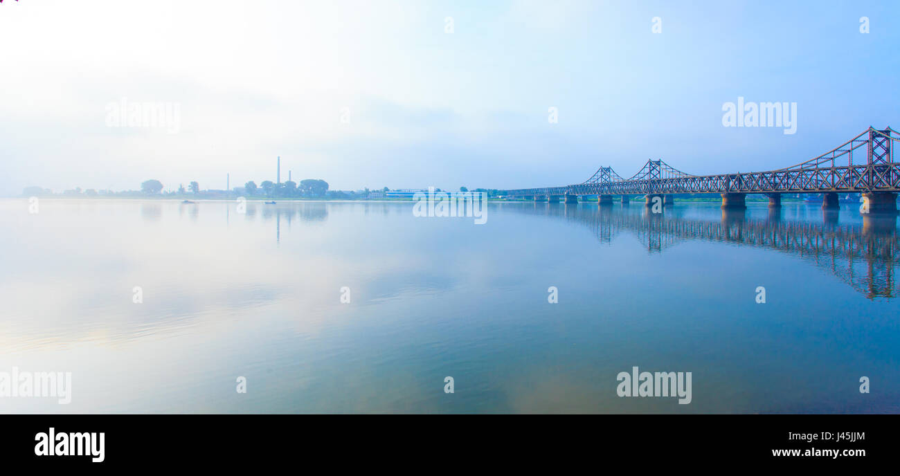 Le fleuve Yalu de Dandong, province de Liaoning, Chine Banque D'Images