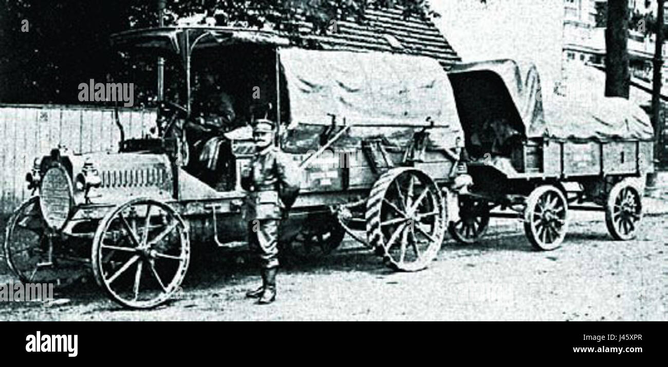 Le NAG 14 PS Lastzug est un véhicule historique datant de 1905, mettant en valeur le design automobile du début du XXe siècle. Il représente une partie importante de l'histoire automobile, reflétant l'ingénierie et l'esthétique de l'époque. Banque D'Images