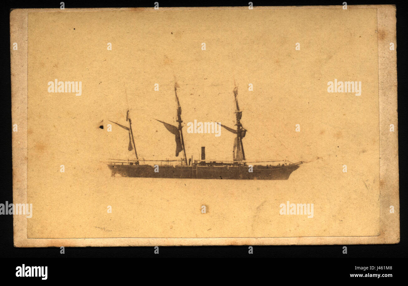 'Oude foto ZM Schroefstoomschip Reiner Claeszen' fait référence à une vieille photographie d'un navire à vapeur nommé Reiner Claeszen, un élément important de l'histoire maritime. La photo met en évidence la conception et l'exploitation du navire au début du XXe siècle. Banque D'Images