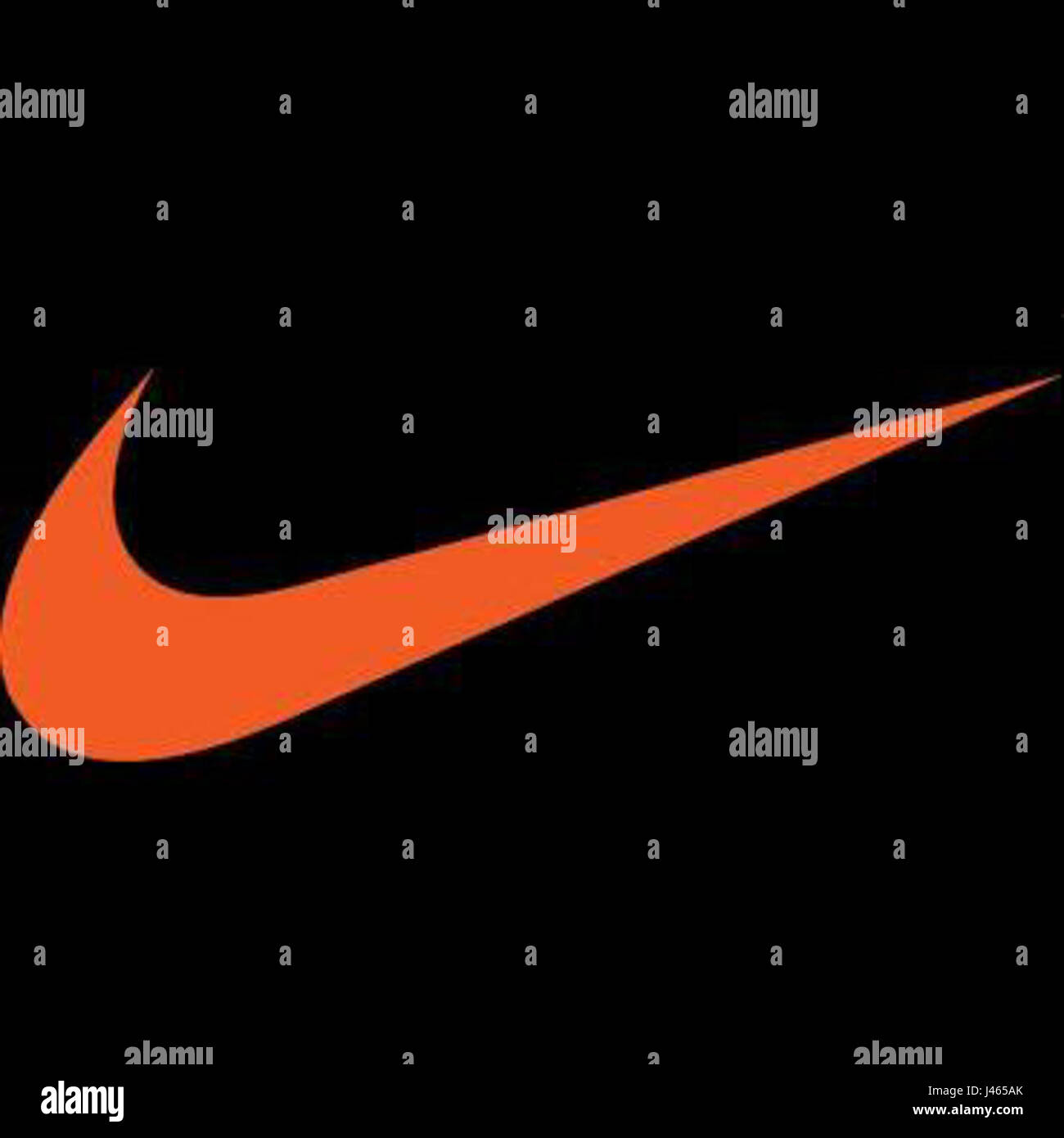 Le Nike Swoosh est le logo emblématique de la marque multinationale de vêtements de sport Nike. Il symbolise le mouvement et la vitesse, reflétant l'accent mis par l'entreprise sur la performance sportive et l'innovation. Banque D'Images