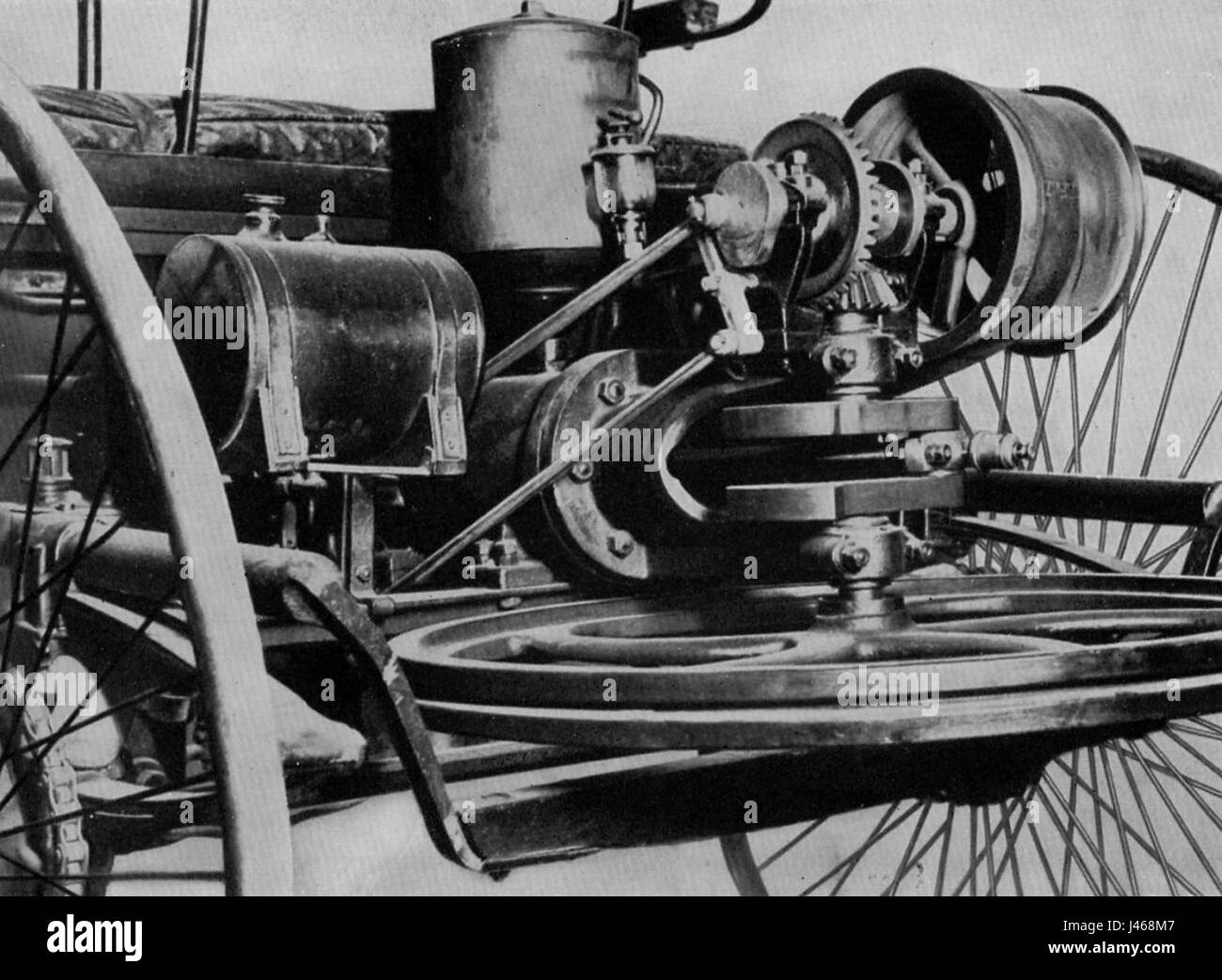 Patentmotorwagen Schwungrad Banque D'Images