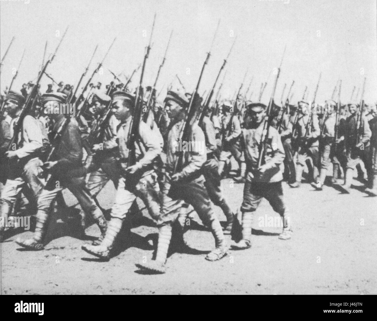 Défilé de l'Armée Rouge en 1920 par des inconnus, Harkov Banque D'Images