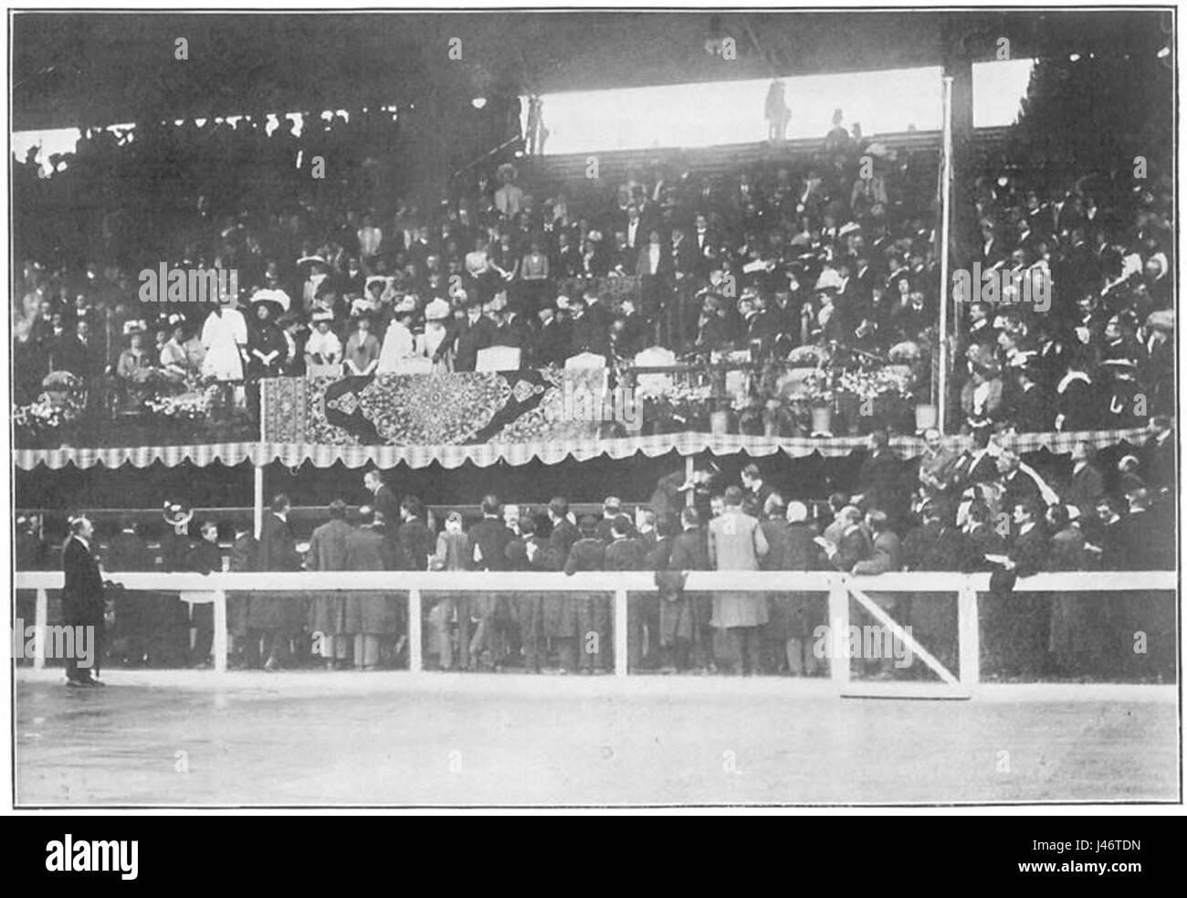 La cérémonie d'ouverture des Jeux olympiques de Londres de 1908 a été suivie par le roi Édouard VII cet événement historique a marqué le début des Jeux olympiques d'été de 1908, avec le roi officiant la cérémonie. Banque D'Images