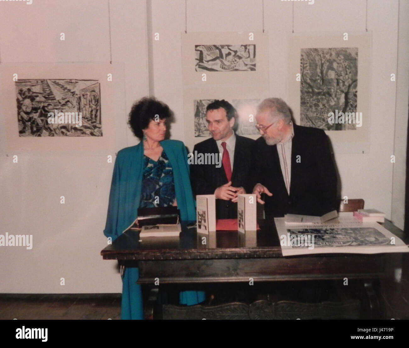 Mostra Urbino fait référence à une exposition ou exposition à Urbino, en Italie. Bonfatti et Sabbioni peuvent faire référence aux artistes ou aux participants à cet événement, mettant en valeur des œuvres d'art dans cette ville historique. Banque D'Images