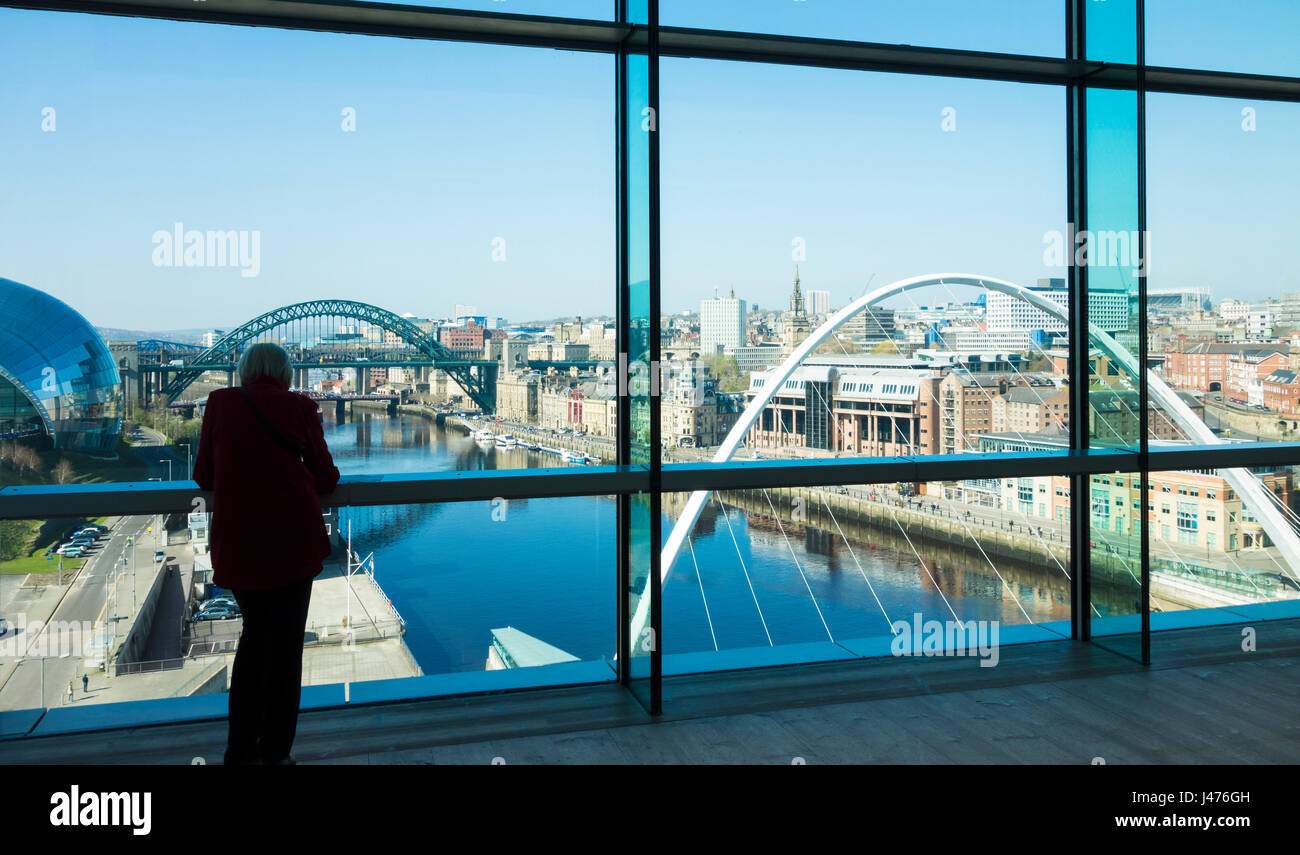 Newcastle upon Tyne : vue sur fleuve Tyne de Baltic Centre for Contemporary Art à Gateshead. UK Banque D'Images