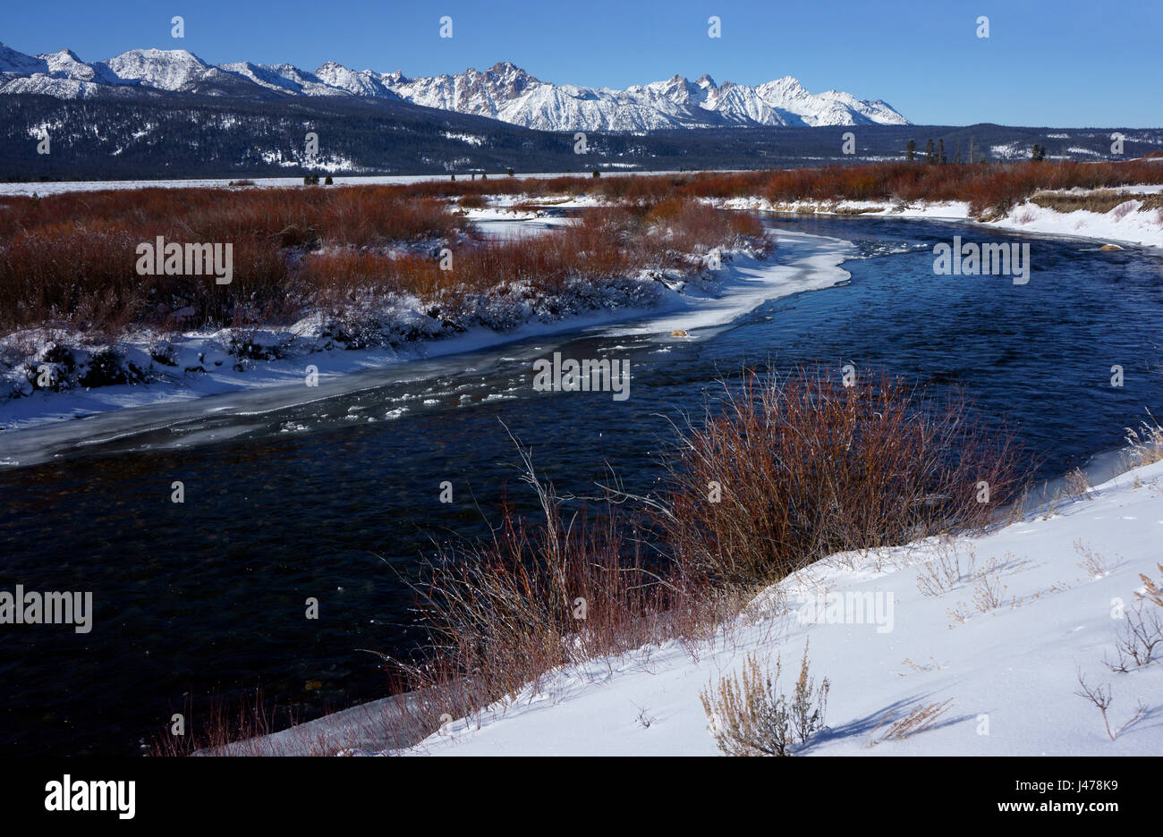 La Big Salmon River et de montagnes Sawtooth, hiver, New York Banque D'Images