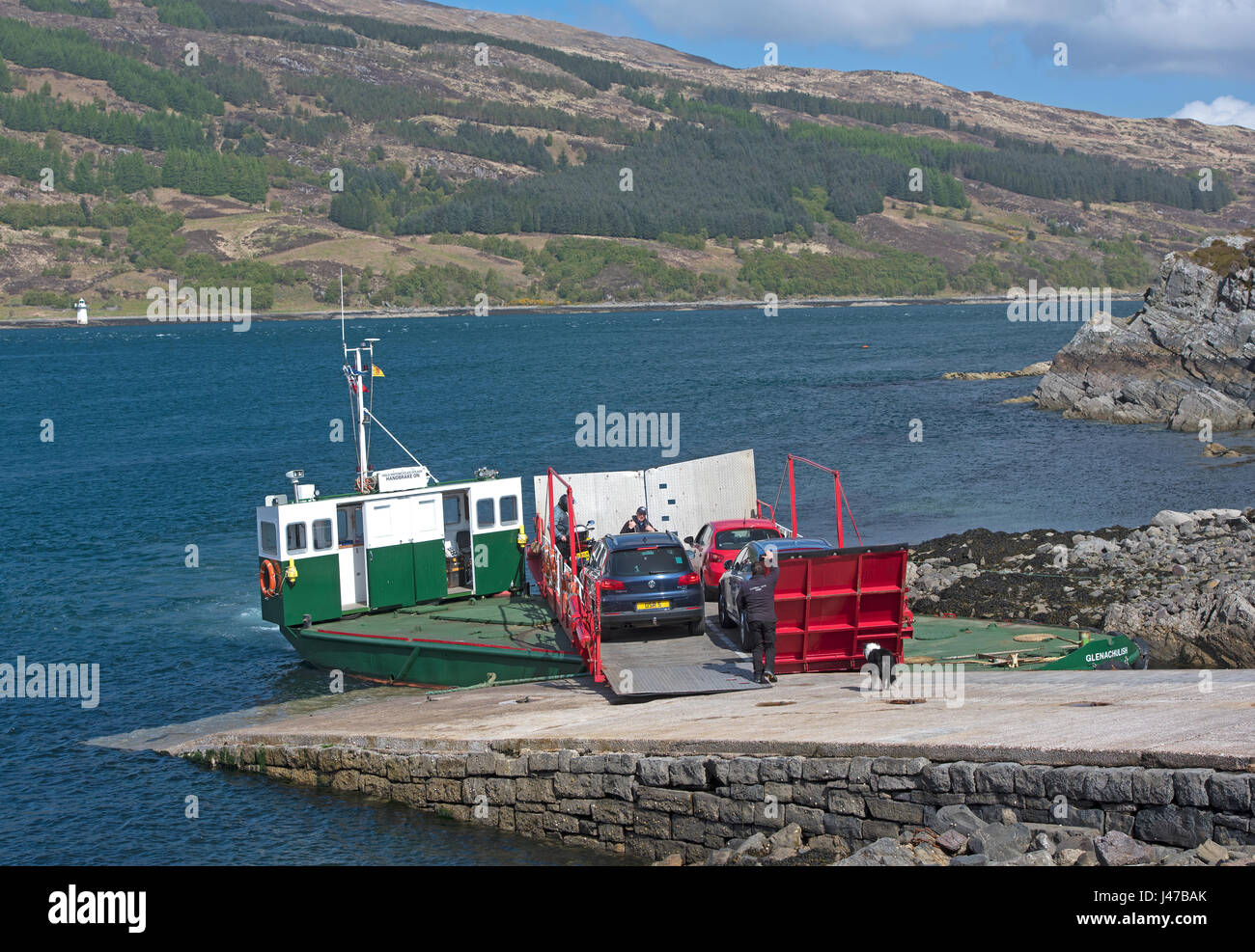 Les mondes dernier car ferry entre la platine d'exploitation Glenelg et Kylerea sur l'île de Skye à l'ouest des Highlands écossais. Banque D'Images