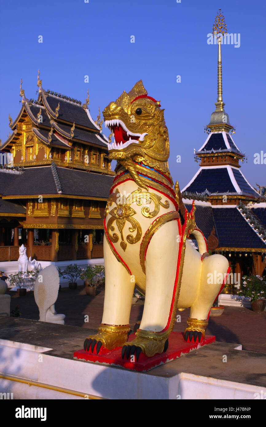 Lion mythique Singha figure au temple bouddhiste de Wat Ban Den, Mae Taeng, Chiang Mai, Thaïlande Banque D'Images