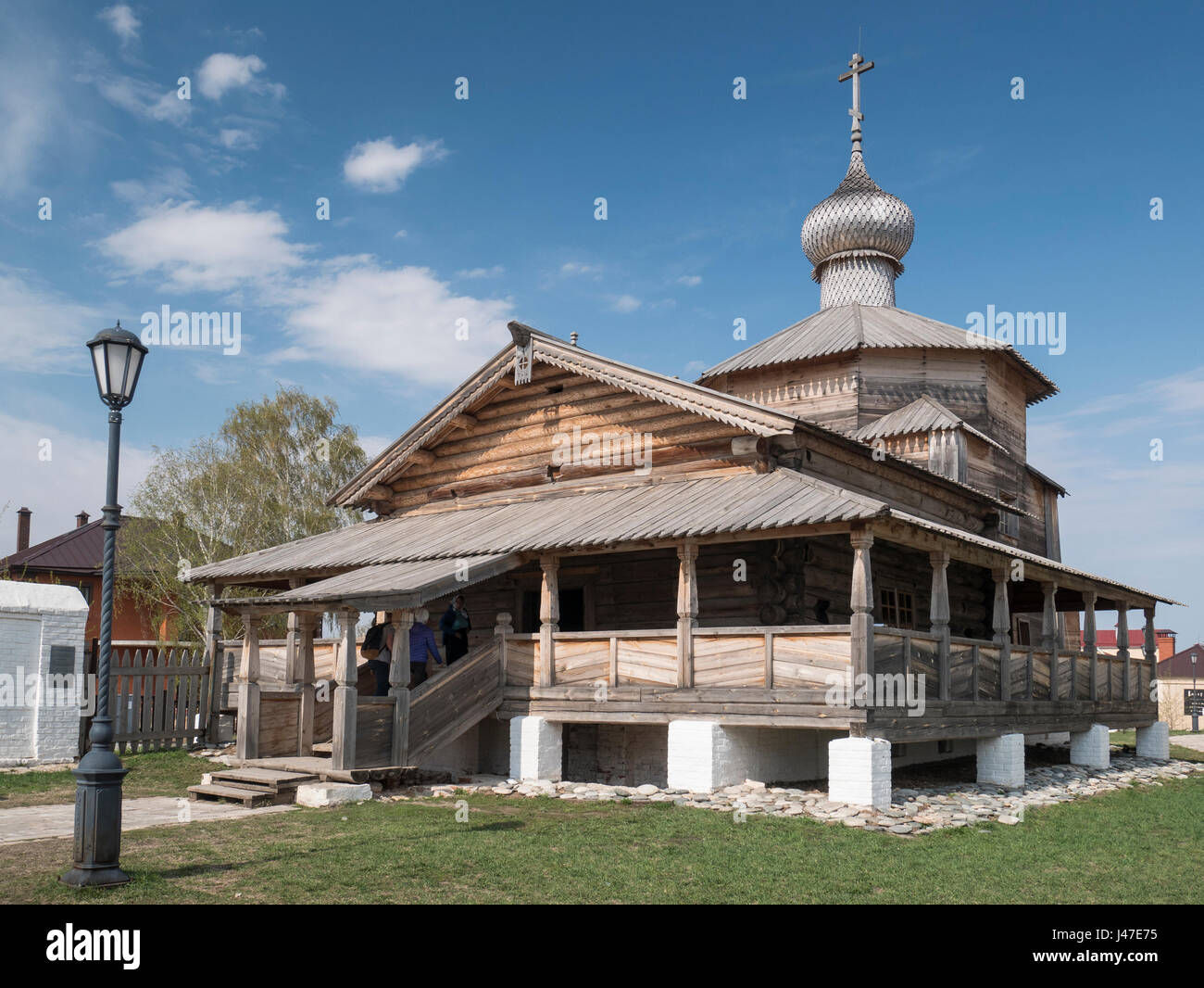 La plus ancienne église de la trinité en bois construit en 1551 sur l'île de sviyazhsk au confluent de la Volga et sviyaga les rivières. Banque D'Images